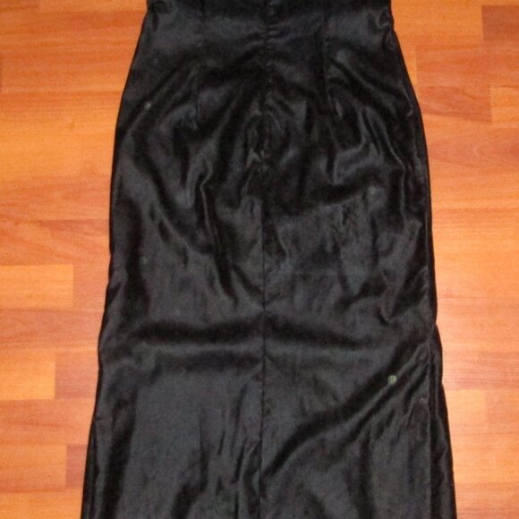 Black Velvet Slim Fitting Dress Gown - Sz 9 - Vintage - Picture 4 of 9